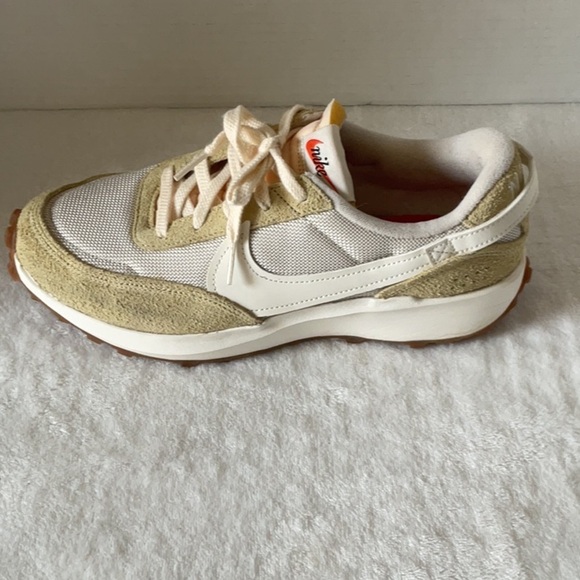 Nike Cream and Tan waffle Sneakers - Picture 7 of 10